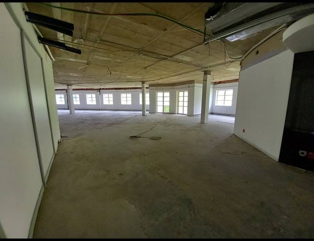 712M² OFFICE TO LET IN BRYANSTON